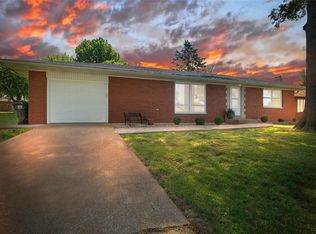 24 Victor St, Waterloo, IL 62298