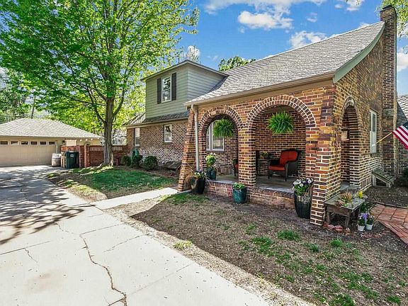 2nd image of 205 Carey Pl