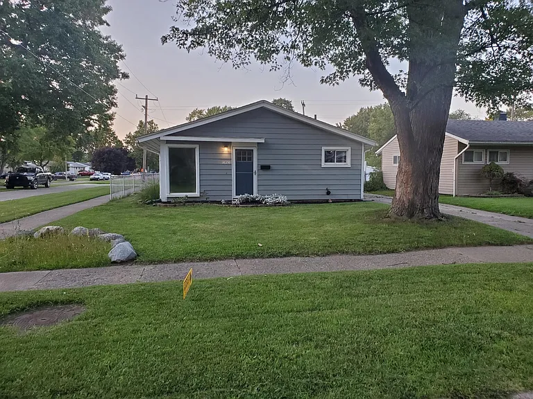 36250 Hazelwood St — Photo 1