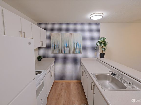 5th image of 17431 Ambaum Boulevard S #D51