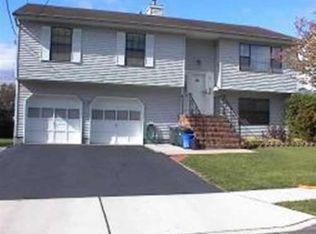 95 Borman Ave, Avenel, NJ 07001