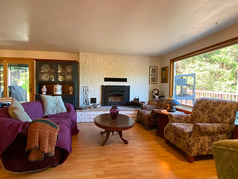2135 Knowles Rd — Photo 6