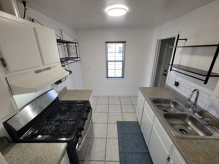 N Soldano Ave — Photo 11