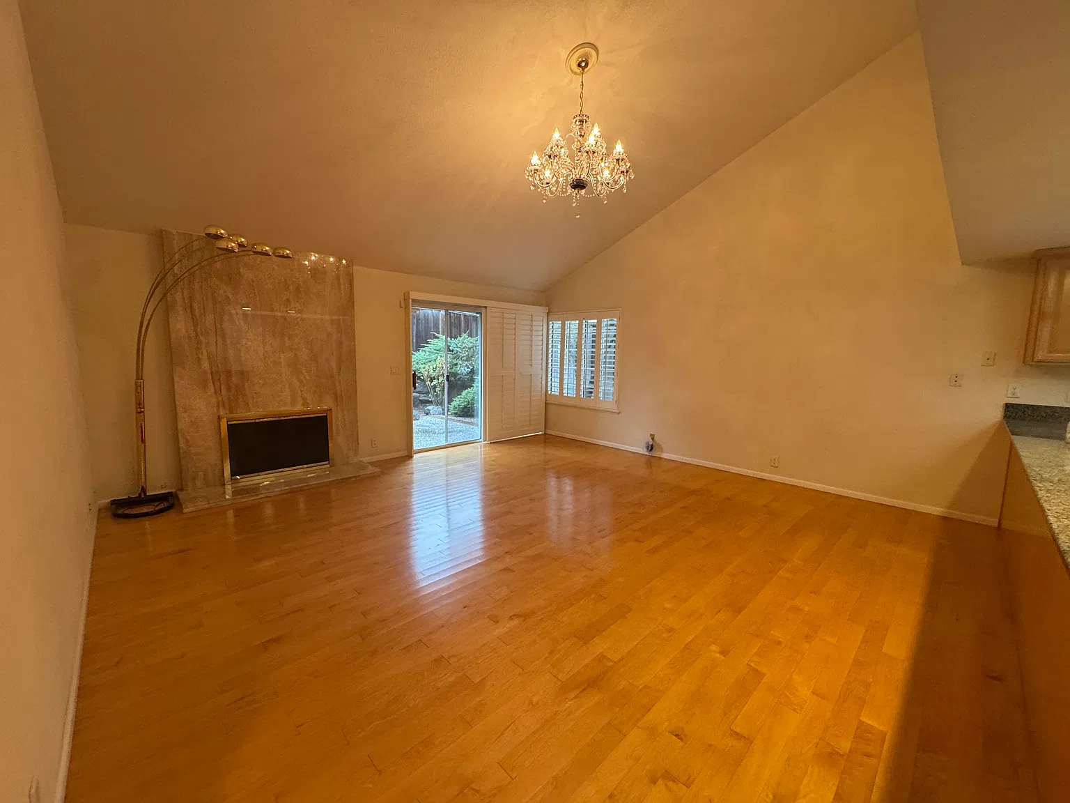 4 bed, 1896 sqft, $5,000 — Photo 4