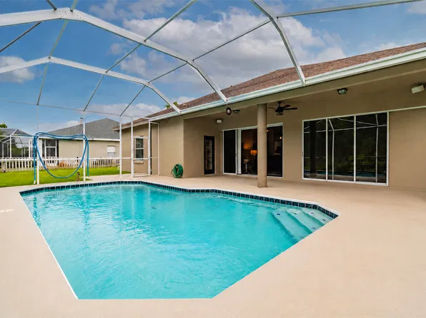 1339 Deerbourne Dr, Zephyrhills, FL 33543