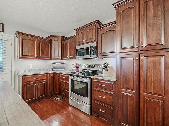 3rd image of 825 Raymond McAnally Rd