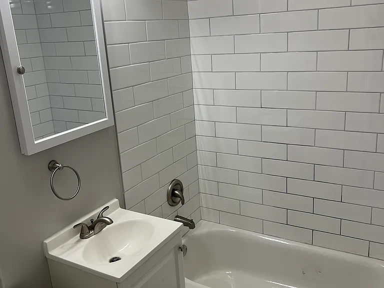 327 Ewing St — Photo 1