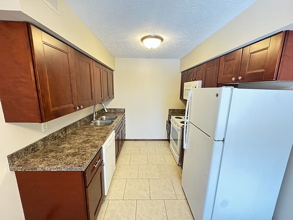 4th image of 1804 Knox St #14