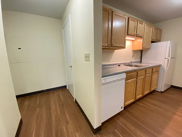 Sunset Ridge Apartments — Photo 93