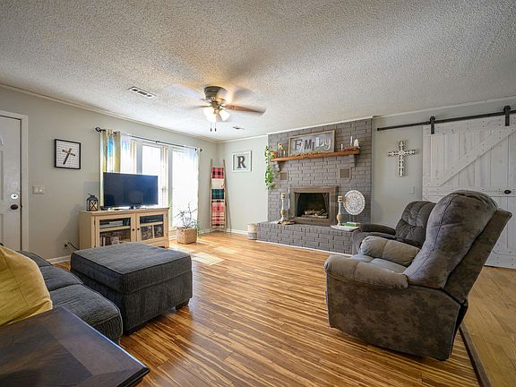 5th image of 89 Linda Dr