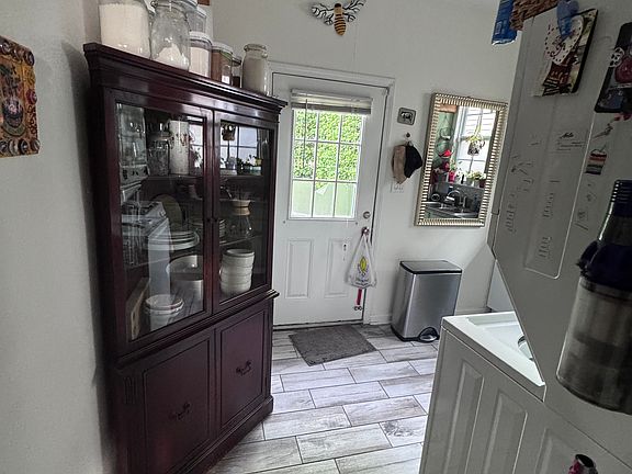 5th image of 122 S Genois St