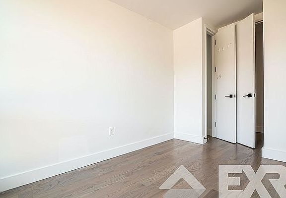 5th image of 254 E 28th St
