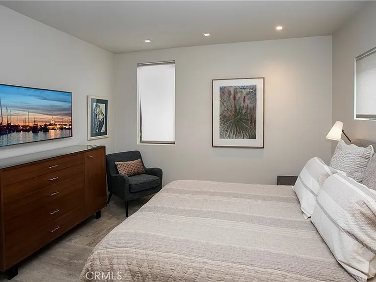1139 1/2 W Balboa Blvd — Photo 16