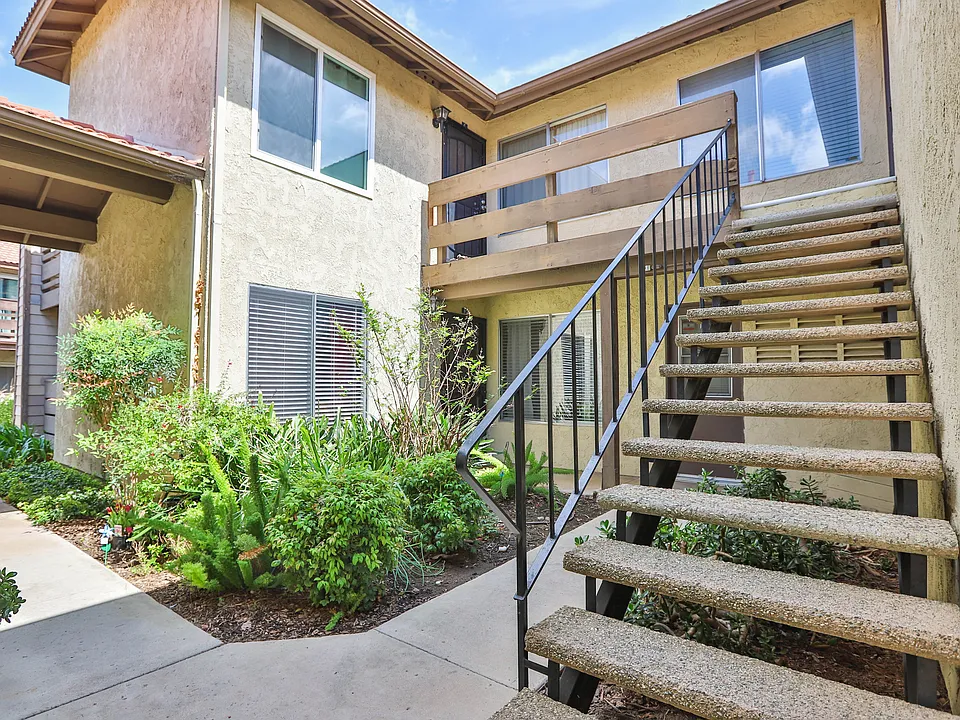 1300 Brentwood Cir #D