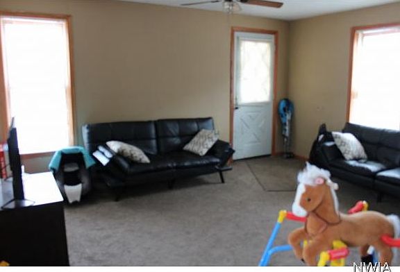 3rd image of 410 W 19th St