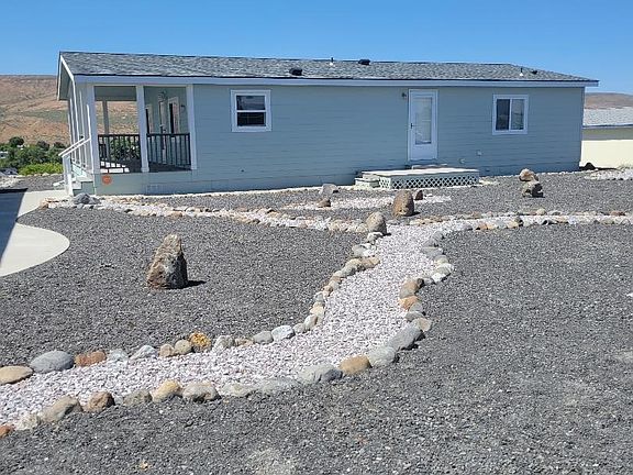 2nd image of 605 SE Hilltop Drive