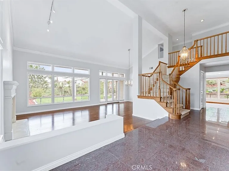 2634 N Waterford St — Photo 2