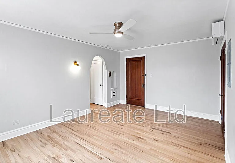 1050 N Pearl St #301 — Photo 3