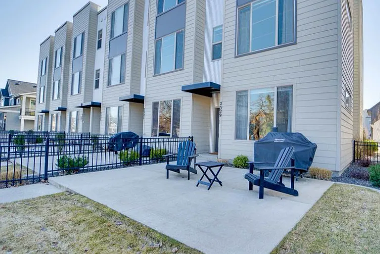 2329 W Bridge Ave — Photo 3