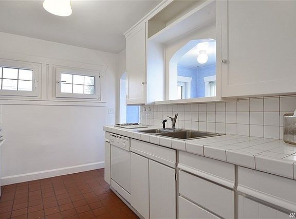 5th image of 10025 39th Ave SW