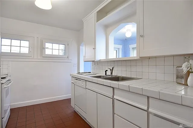 10025 39th Ave SW