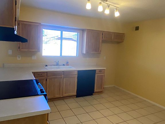 5th image of 3514 E Diamond Ave