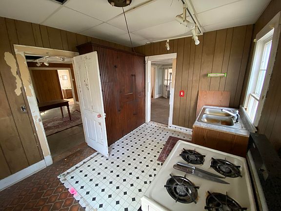 4th image of 111 E Saint Marys St