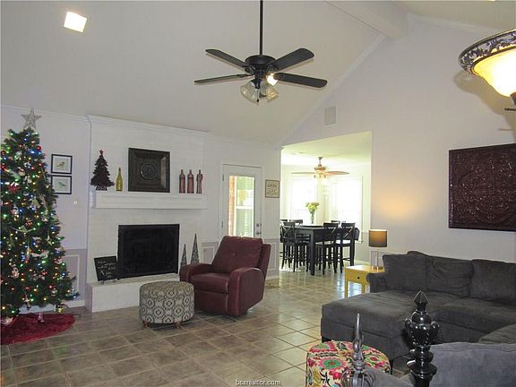 3rd image of 3617 Ravenwood Dr