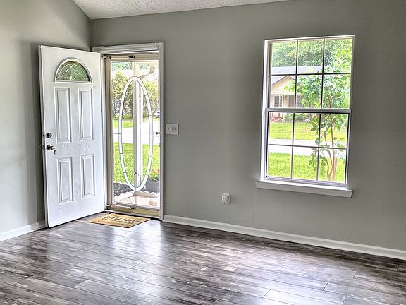 5th image of 807 Olive St