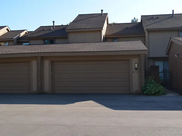 5227 Potomac Run N, West Bloomfield, MI 48322