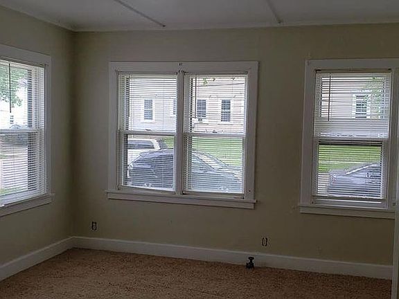 3rd image of 216 W Holmes St