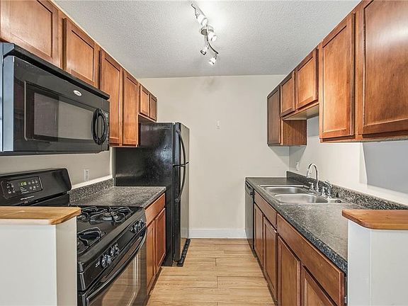 3rd image of 600 E 8th St APT 2K