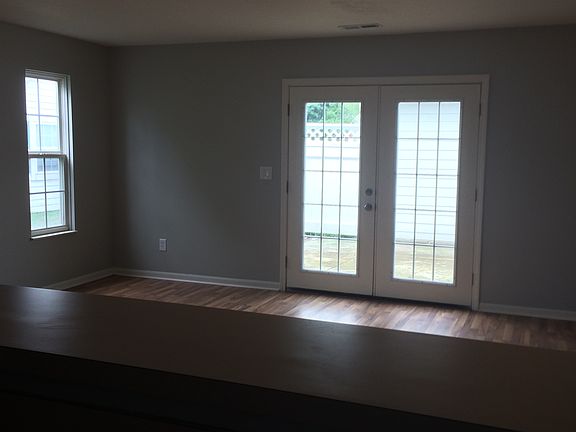 2nd image of 653 Lakeview Dr S