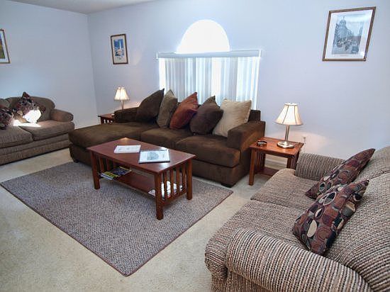 PIW5P619-Living-Area