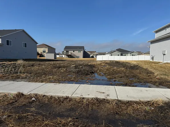 3527 18th St S, Moorhead, MN 56560