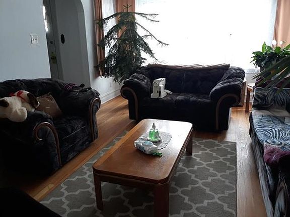 2nd image of 5624 W Newport Ave