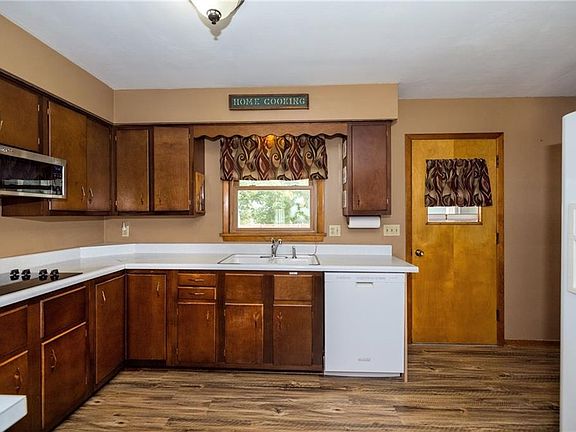 2nd image of 1614 Skyline Dr
