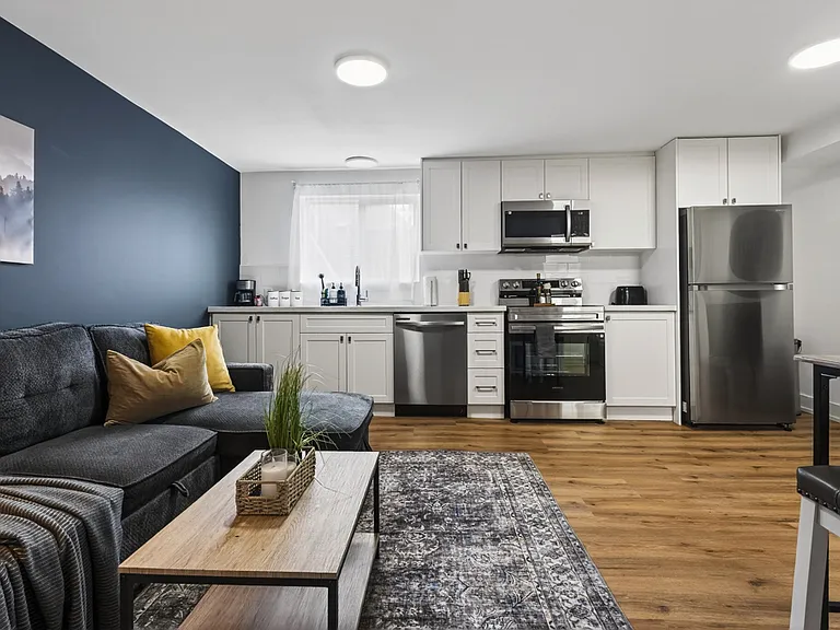610 King St E #1 — Photo 3