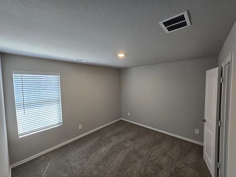 2223 Cliff Springs Dr — Photo 28