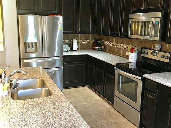3rd image of 516 Crown Oaks Dr