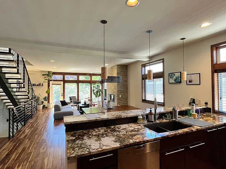 4526A 41st Ave SW — Photo 4