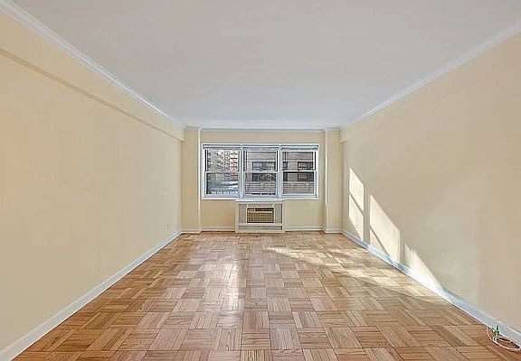 5th image of 321 E 45th St APT 5F