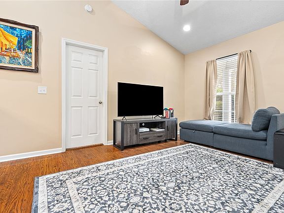 3rd image of 131 Lee Road 620