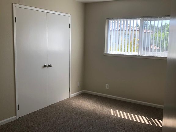 5th image of 2727 Midtown Ct APT 35