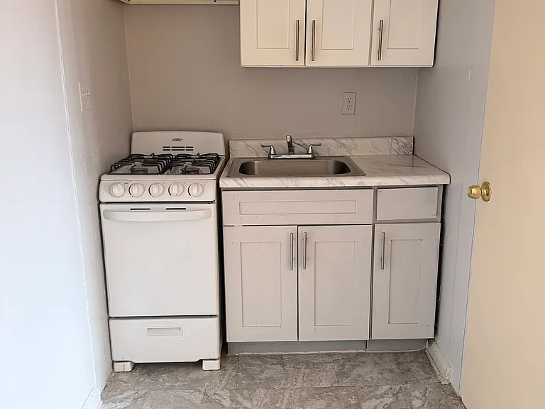 716 Sanford Ave #A — Photo 5
