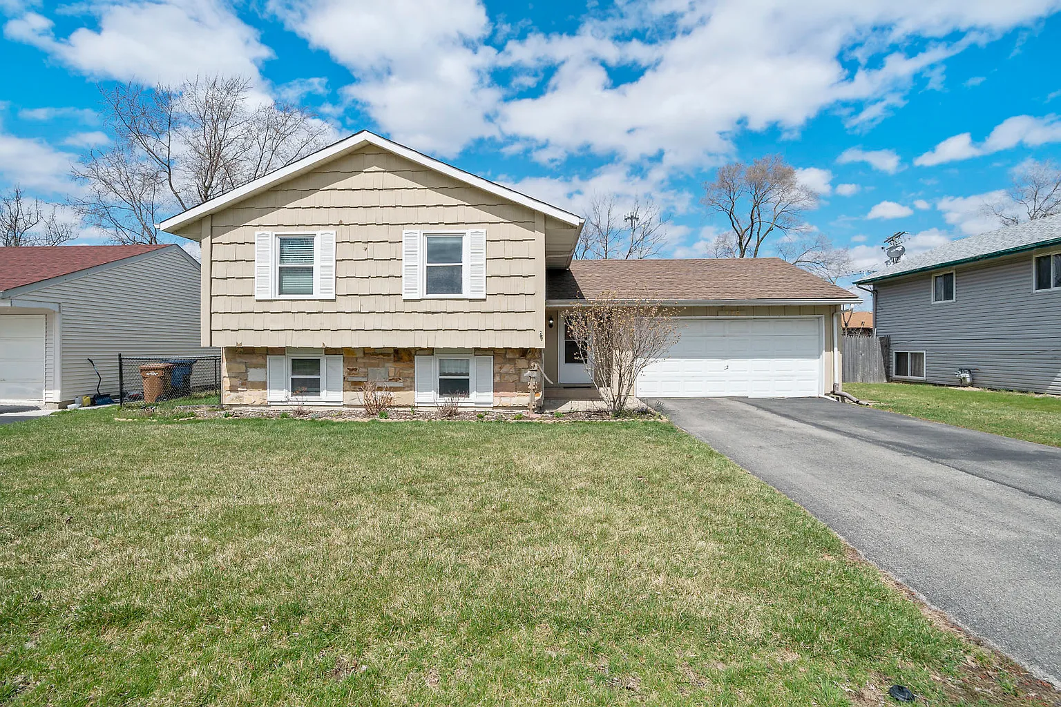 176 Jacobsen Ave photo 1
