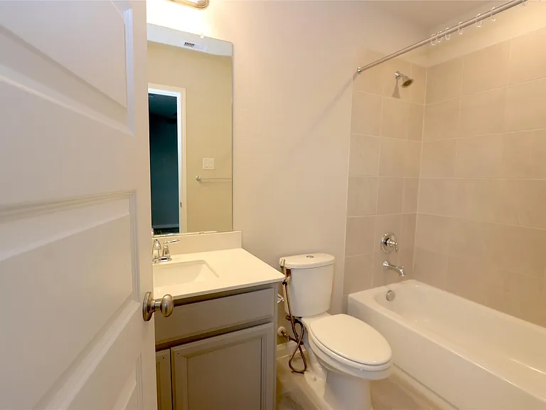 7219 Toluca Dr — Photo 4