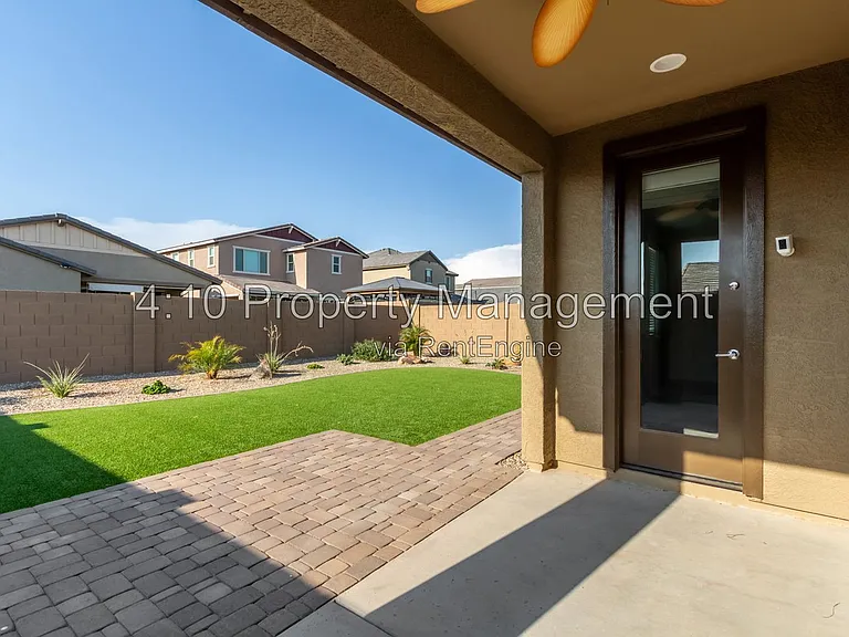 2222 E Palmdale Ln — Photo 2