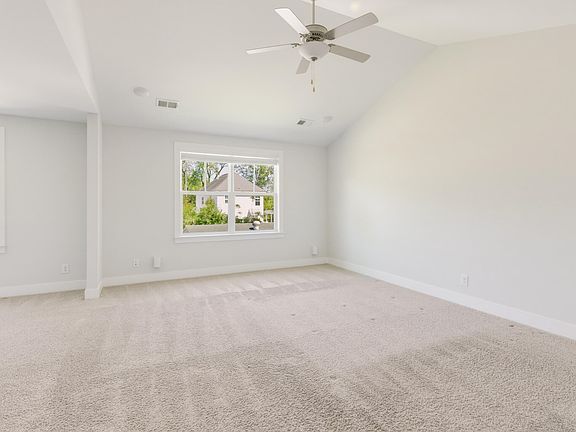 3rd image of 550 Fleming Rd