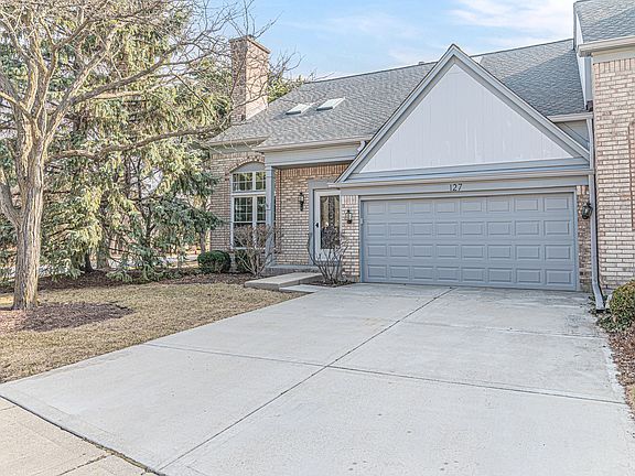 2nd image of 127 Biarritz Ct
